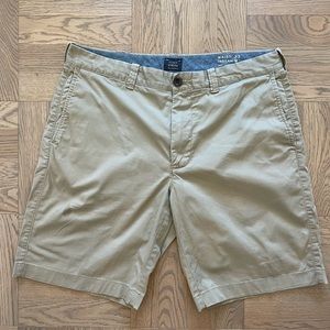 J Crew Men’s 9 inch stretch chino short size 33